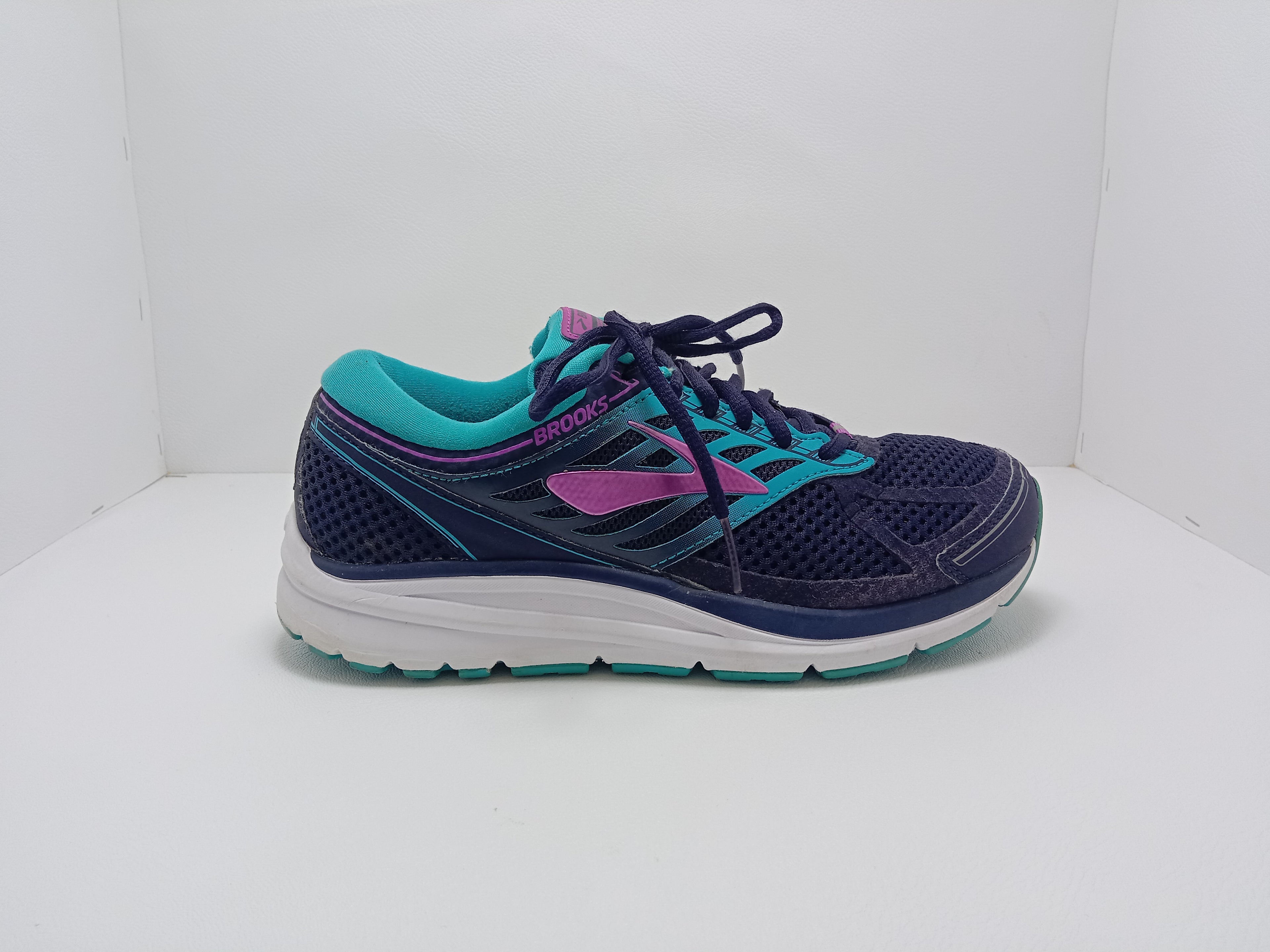 Brooks Running Shoes – Size 10 US (Men) – Navy Blue/Purple – Khunsa Collection