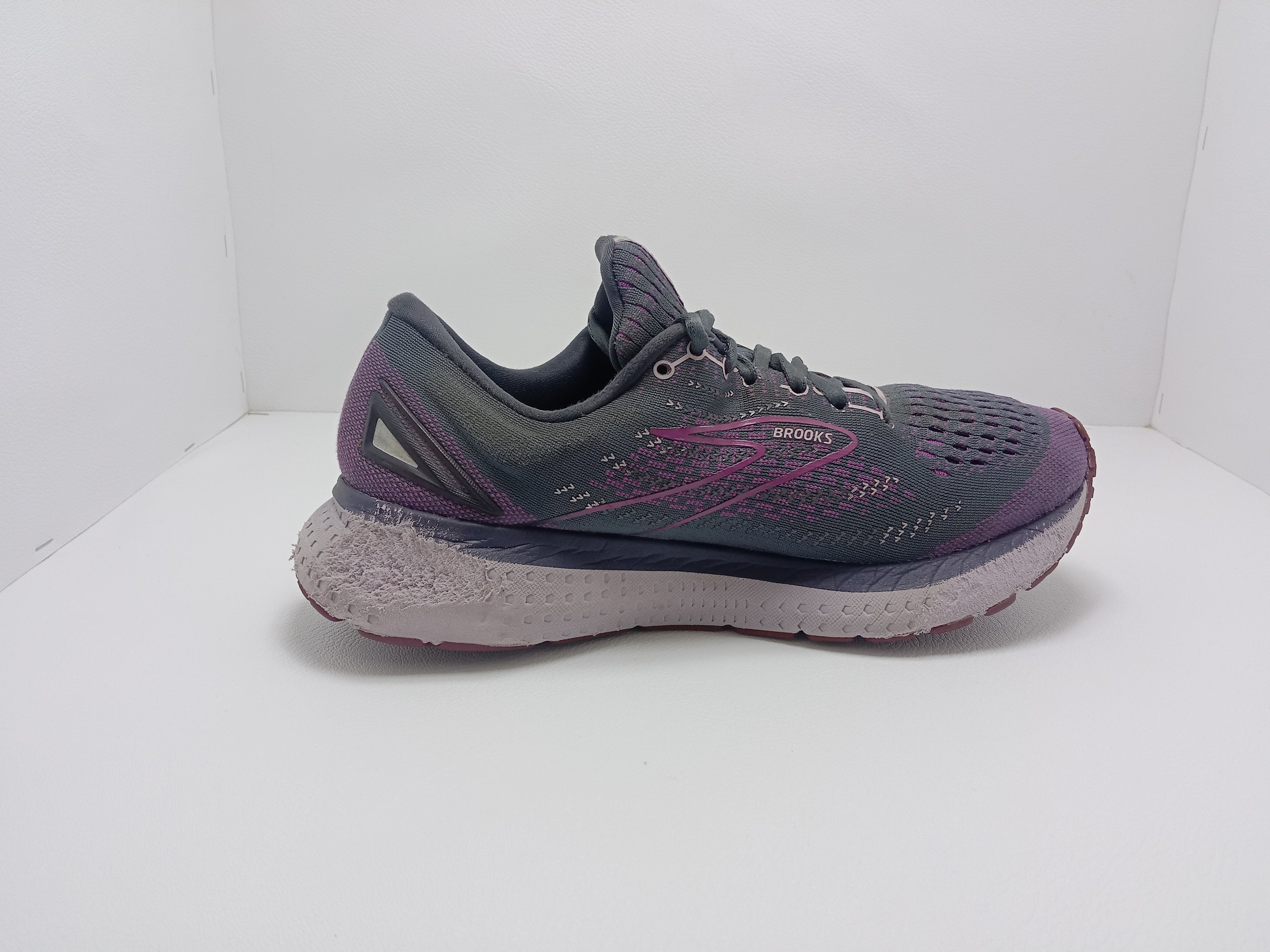 Brooks Purple Running Shoes – Size US 9 – Khunsa Collection