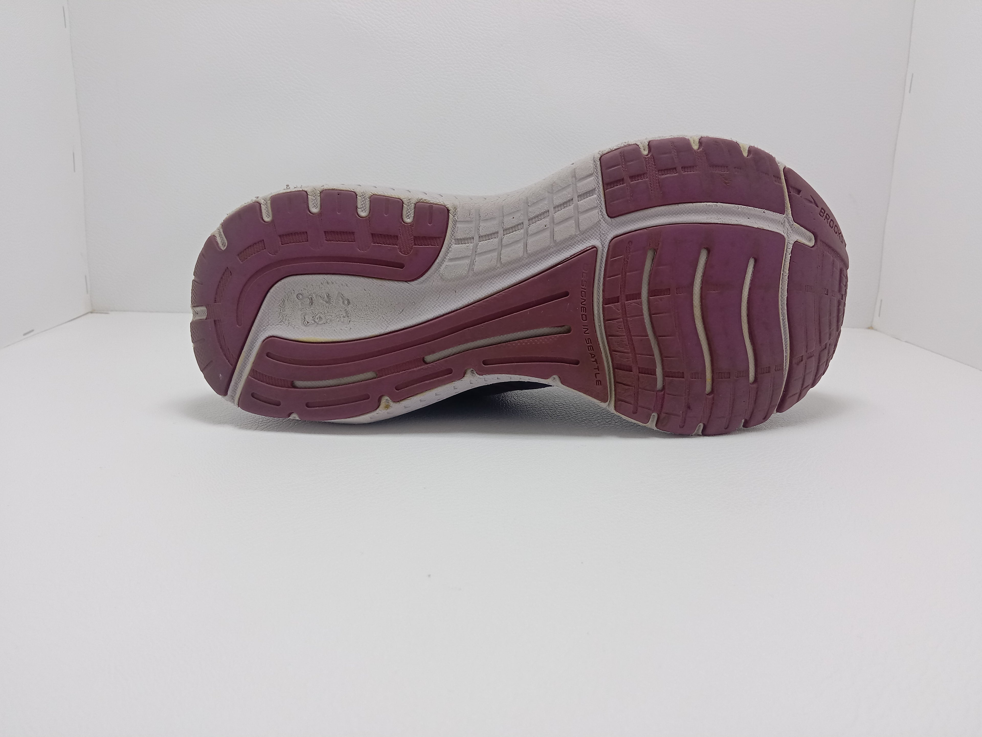 Brooks Purple Running Shoes – Size US 9 – Khunsa Collection