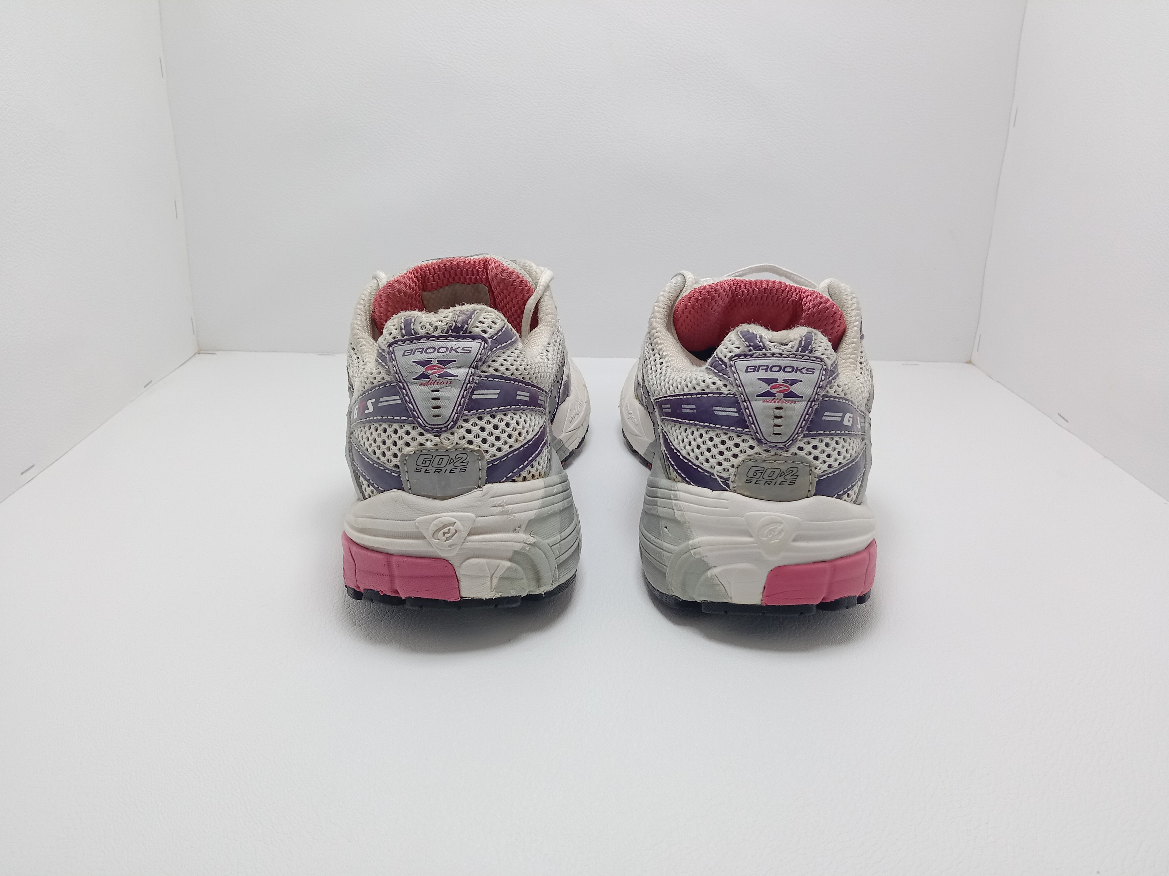 Brooks Running Shoes – Size 9.5 US (Men) – Grey/Red – Khunsa Collection