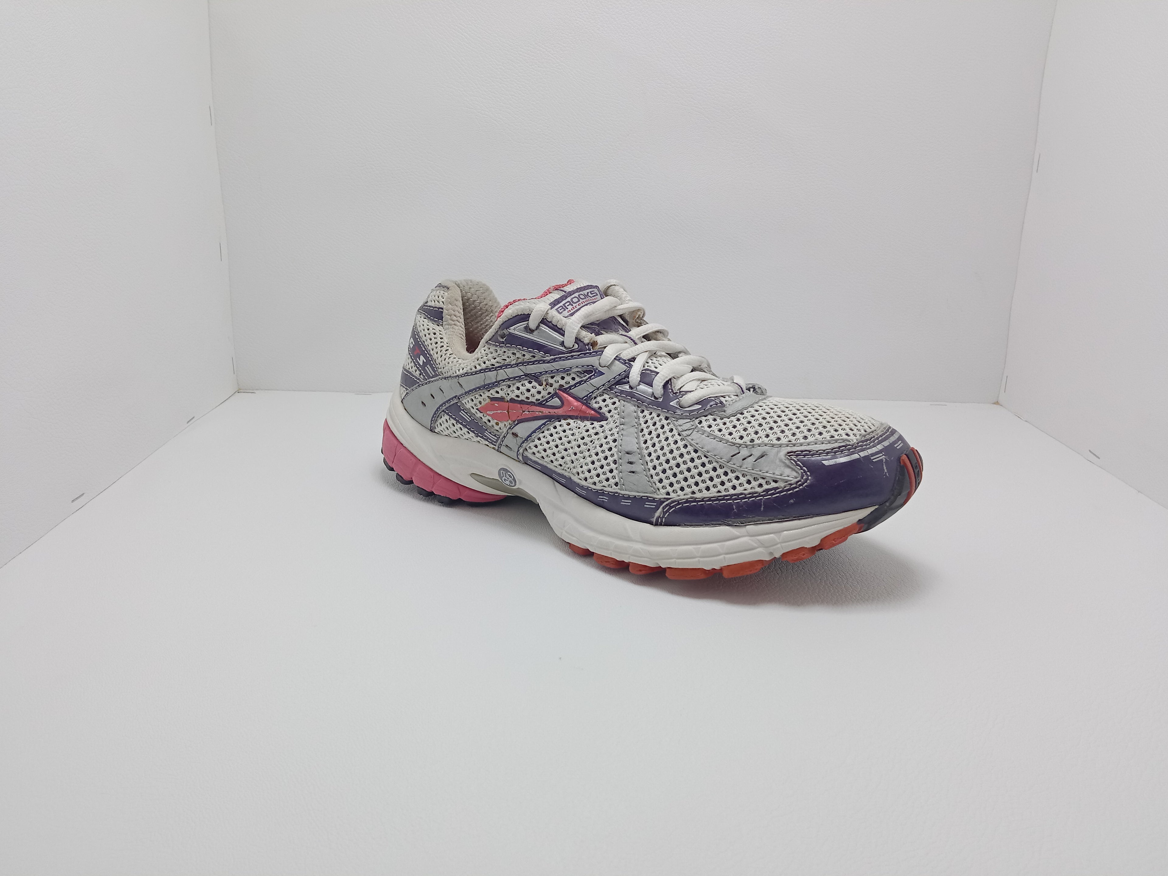 Brooks Running Shoes – Size 9.5 US (Men) – Grey/Red – Khunsa Collection