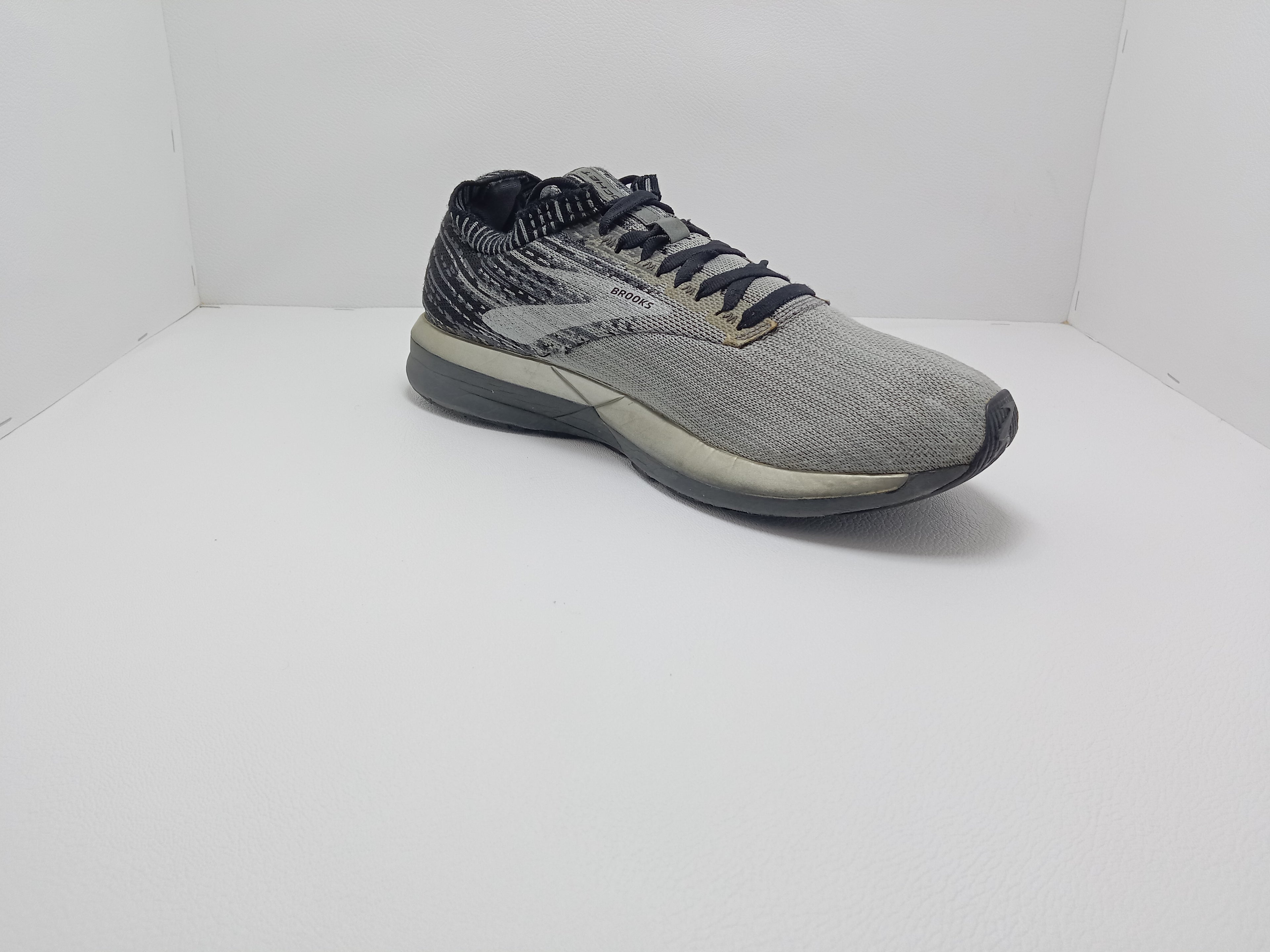 Brooks Running Shoes – Size 9.5 US – Grey/Black – Khunsa Collection