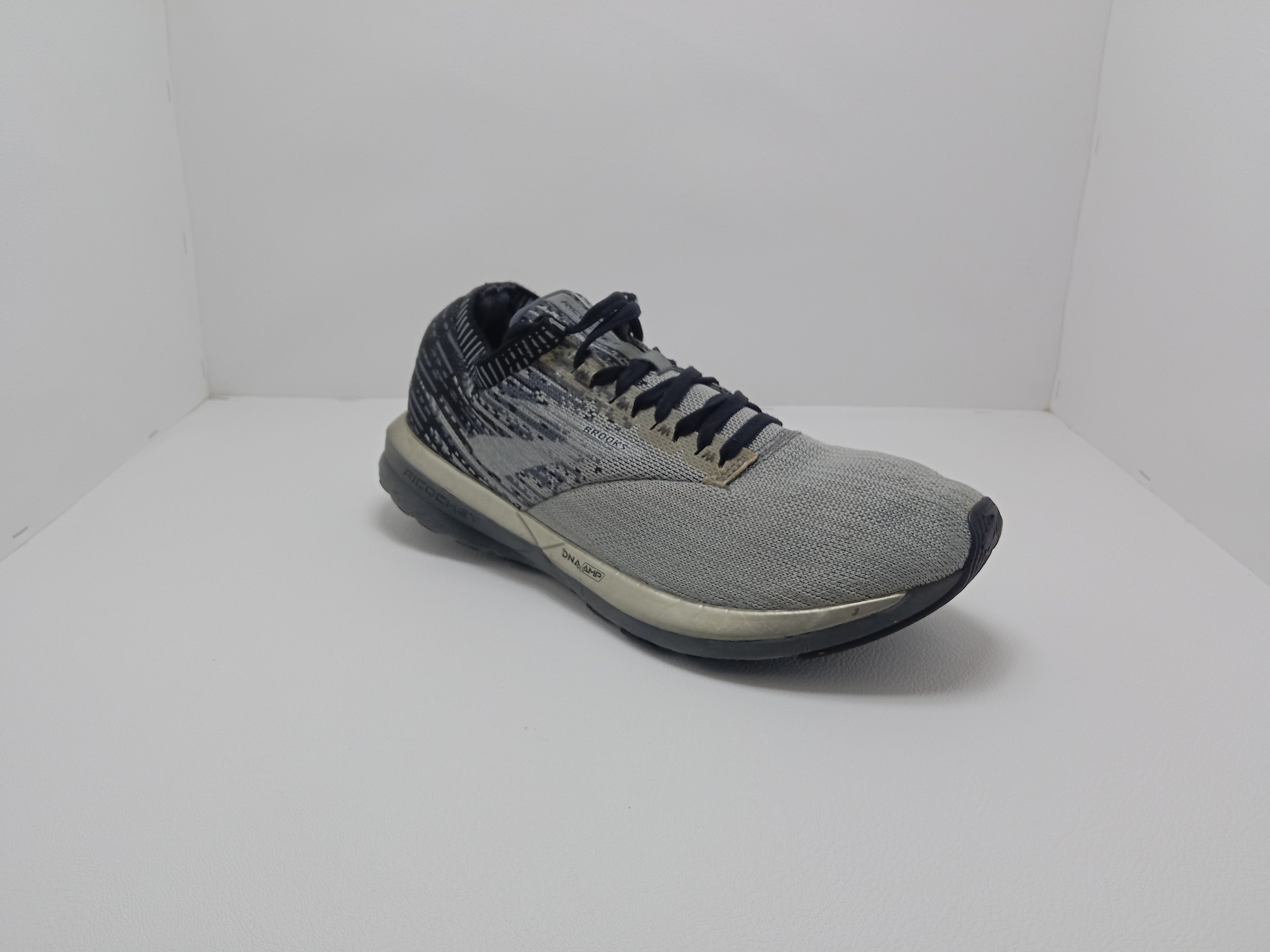 Brooks Running Shoes – Size 9.5 US – Grey/Black – Khunsa Collection