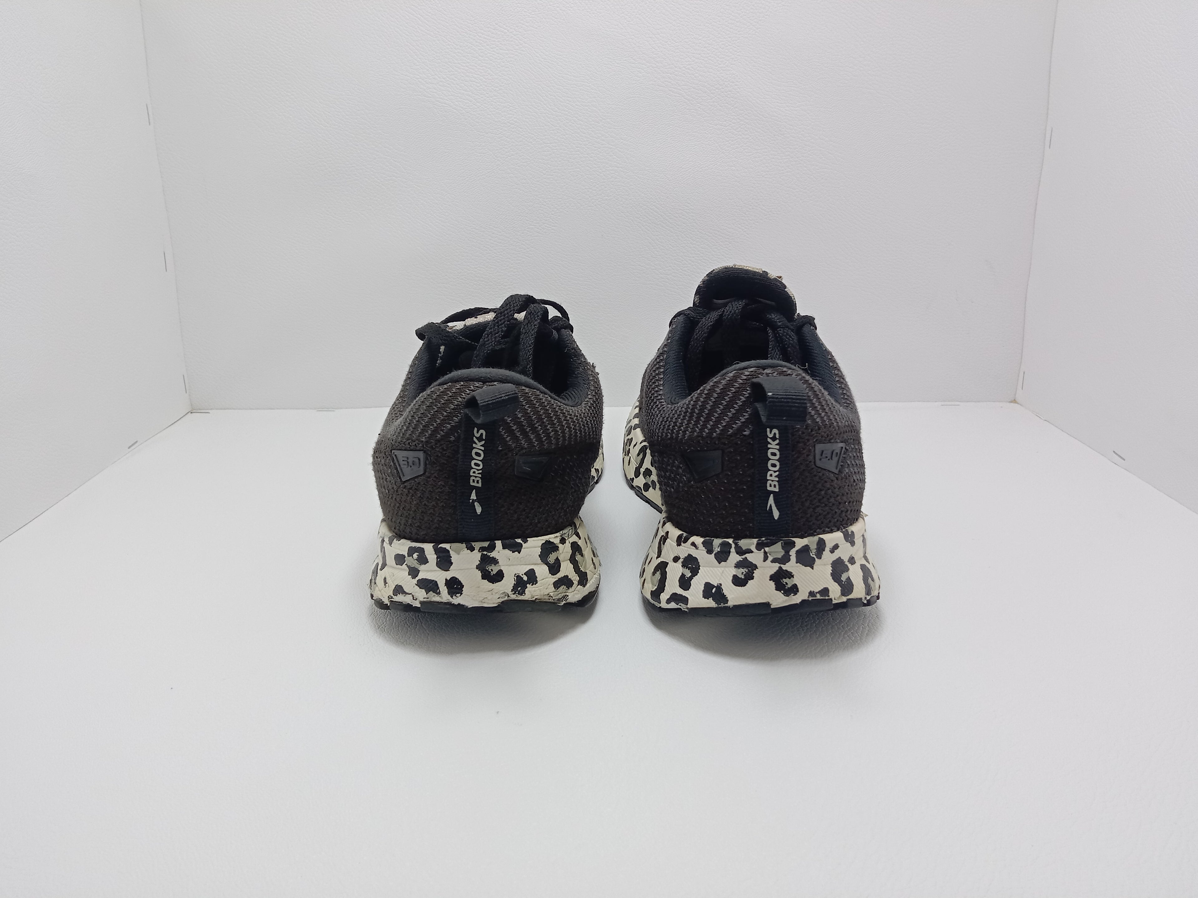 Brooks Black/Leopard Print Running Shoes – Size US 9 – Khunsa Collection