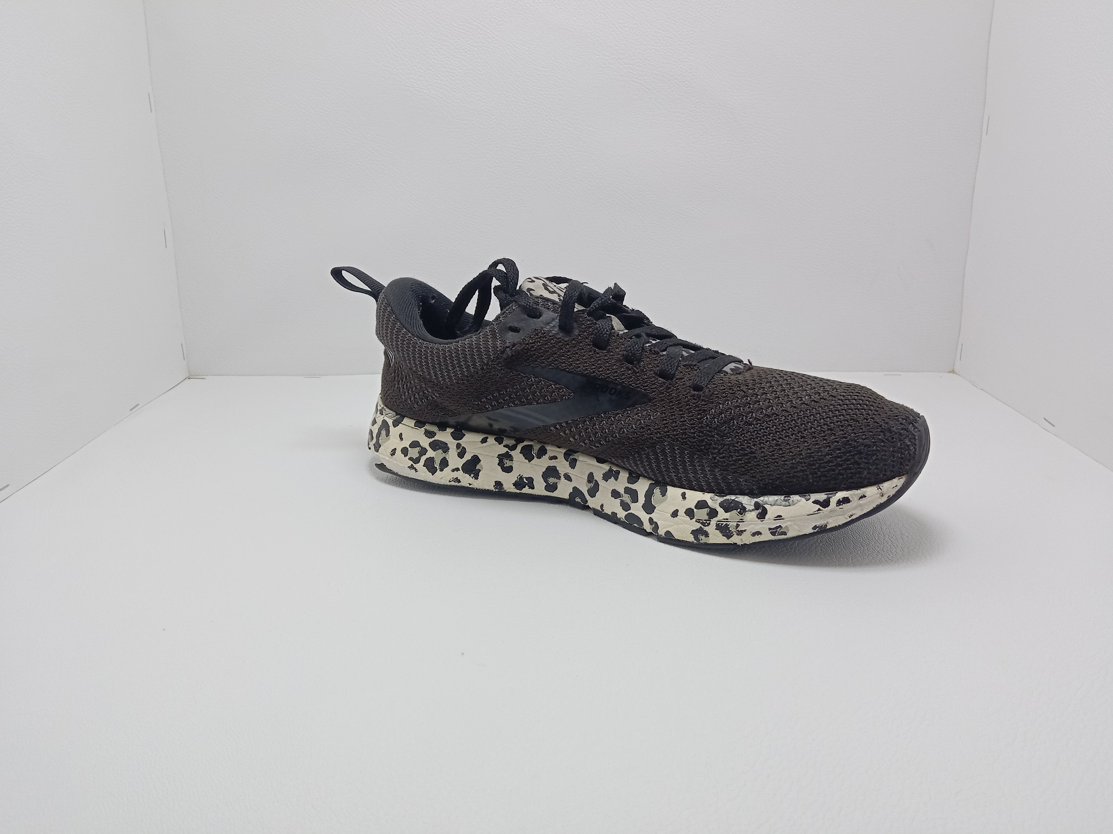 Brooks Black/Leopard Print Running Shoes – Size US 9 – Khunsa Collection