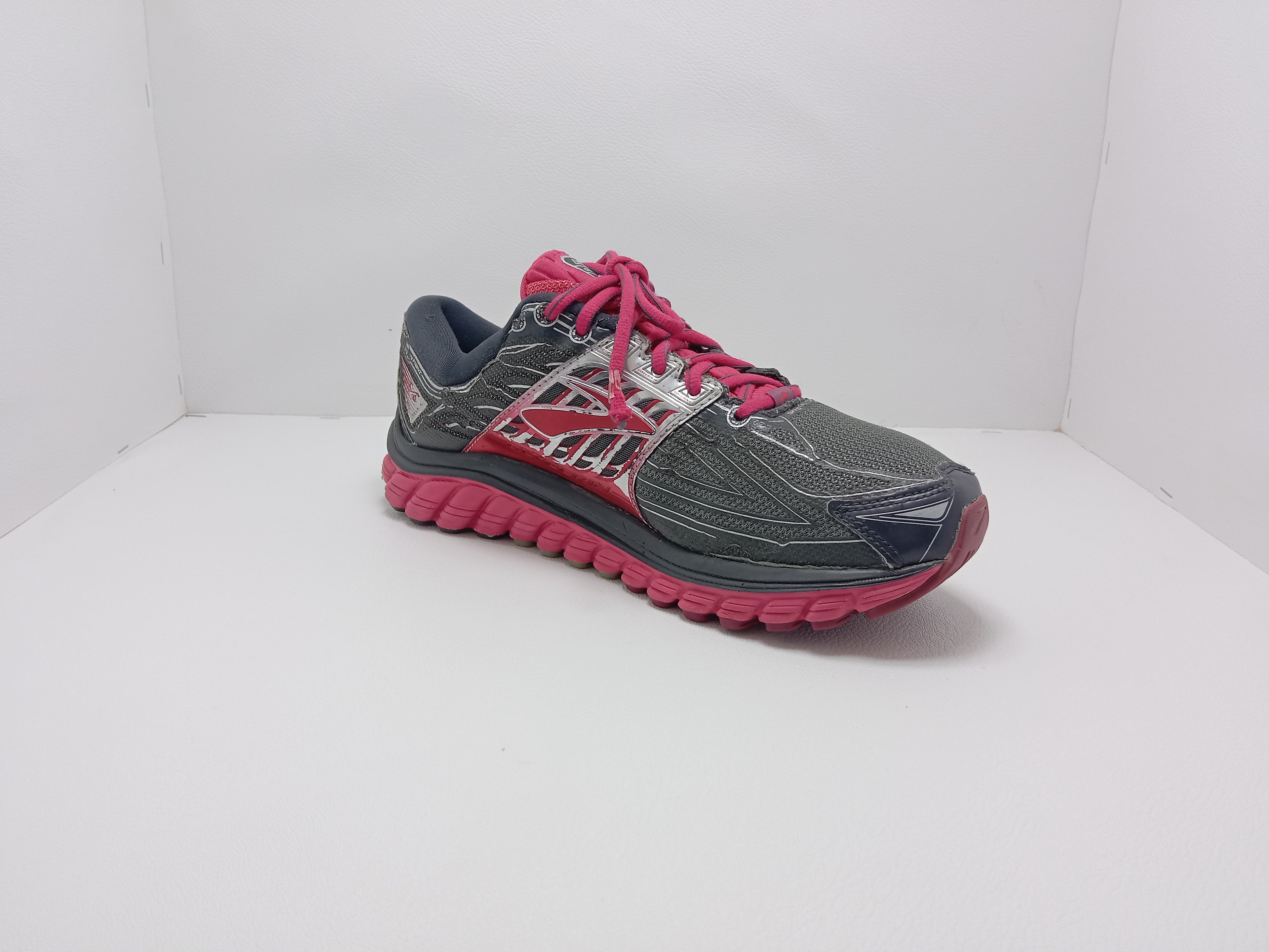 Brooks Running Shoes – Size US 10 – Grey/Red – Khunsa Collection