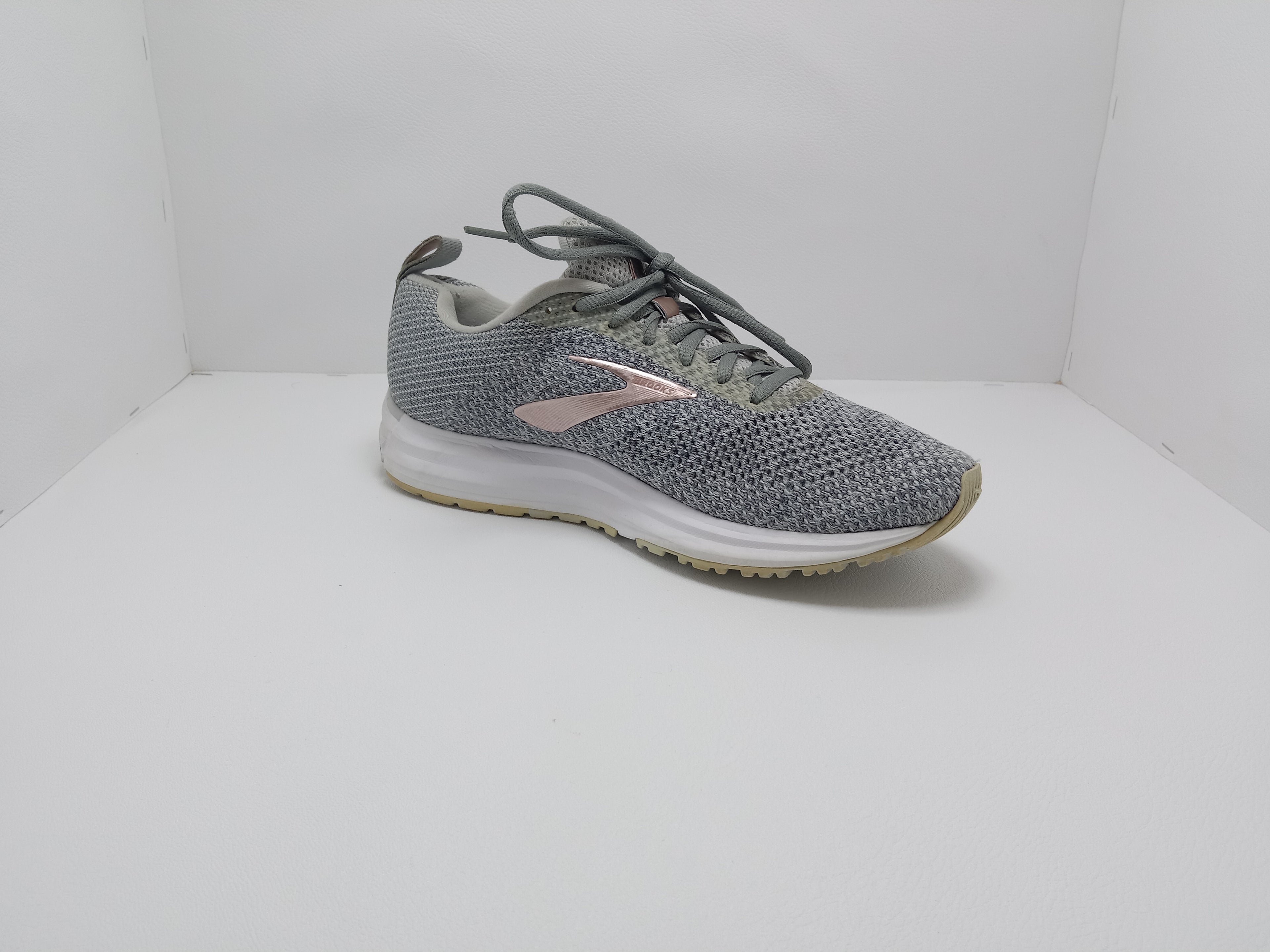 Brooks Grey Knit Running Shoes – Size US 9 – Khunsa Collection