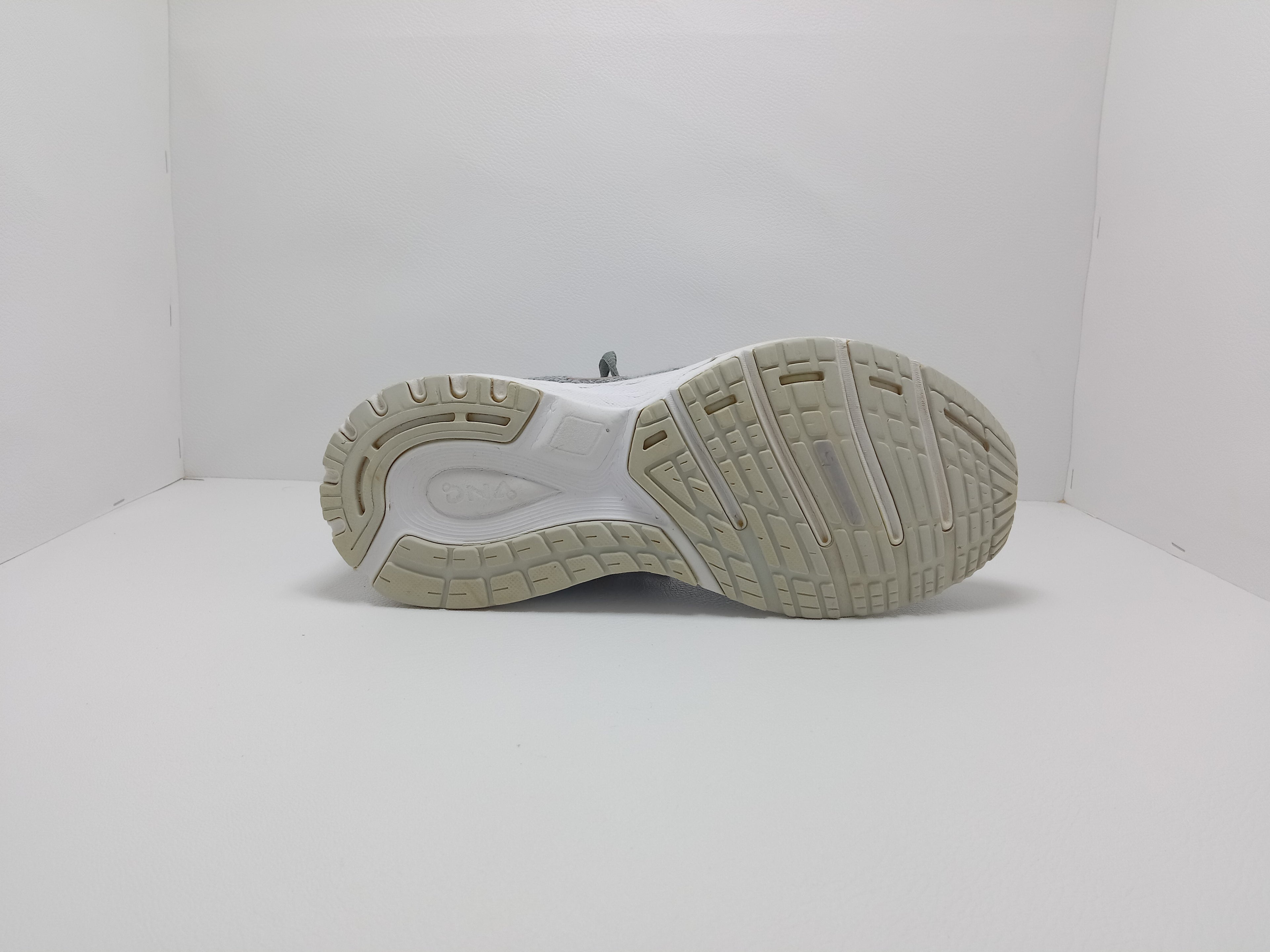 Brooks Grey Knit Running Shoes – Size US 9 – Khunsa Collection