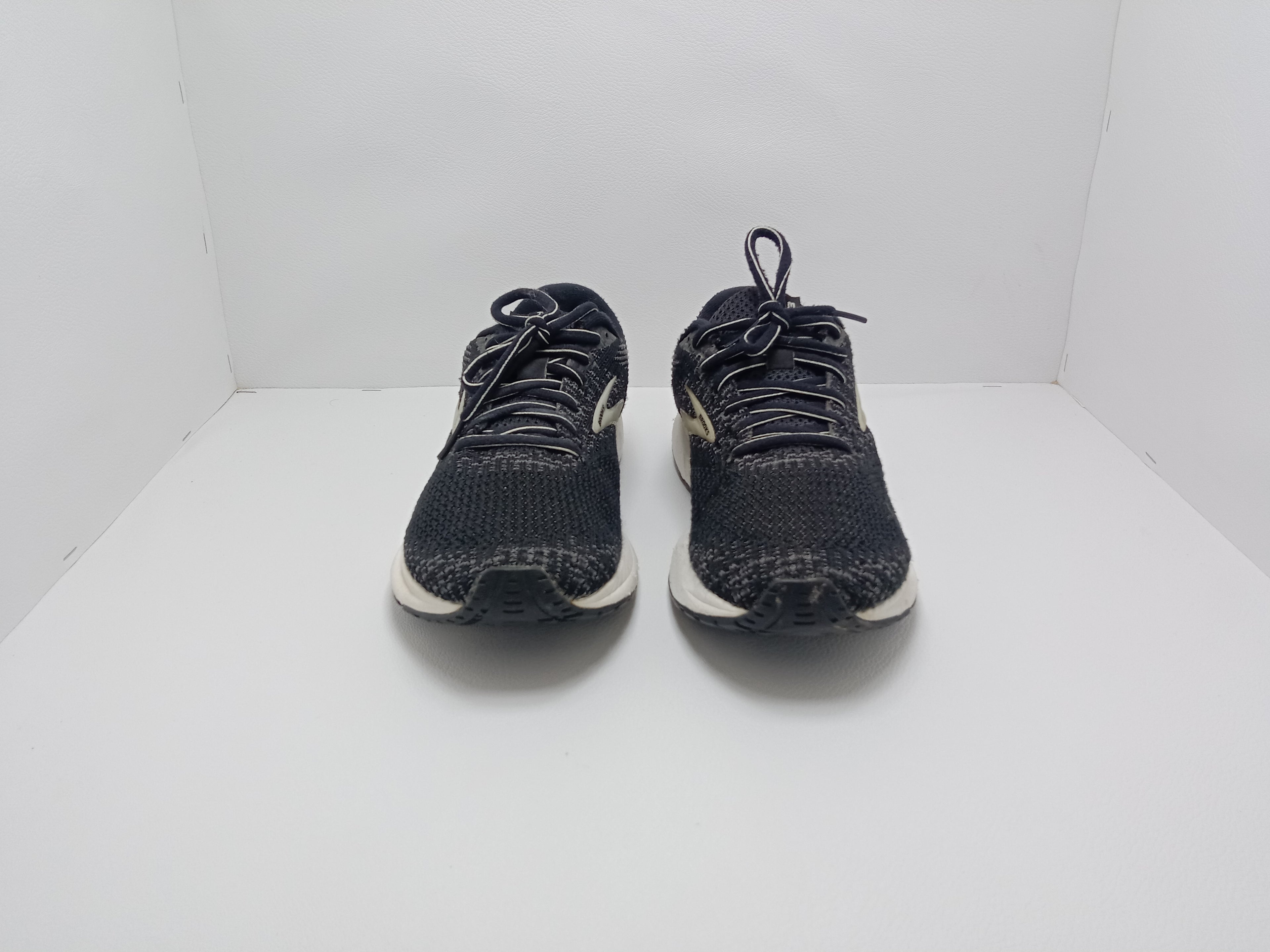 Brooks Running Shoes – Size 8.5 US (Men) – Black/White – Khunsa Collection