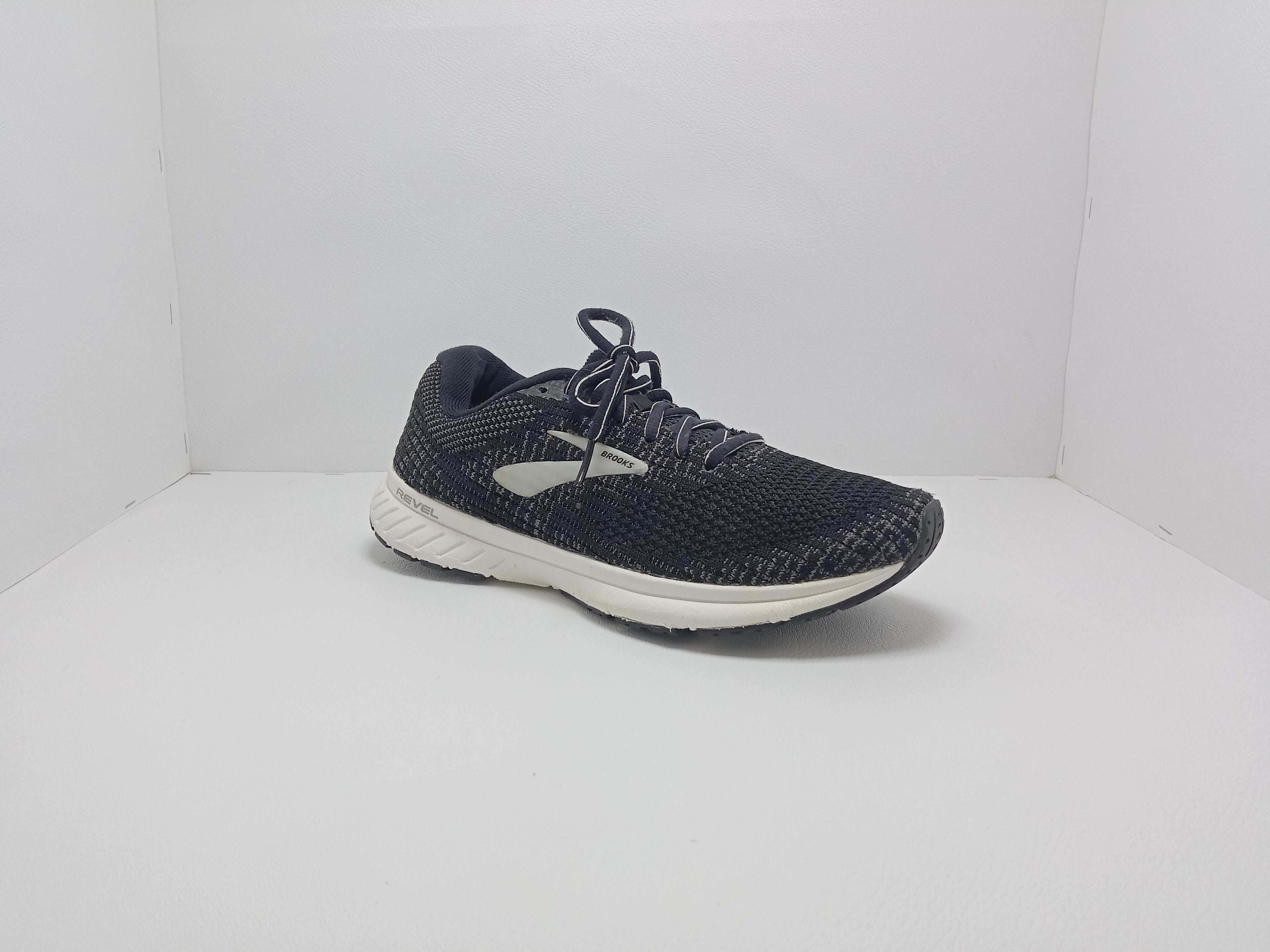Brooks Running Shoes – Size 8.5 US (Men) – Black/White – Khunsa Collection