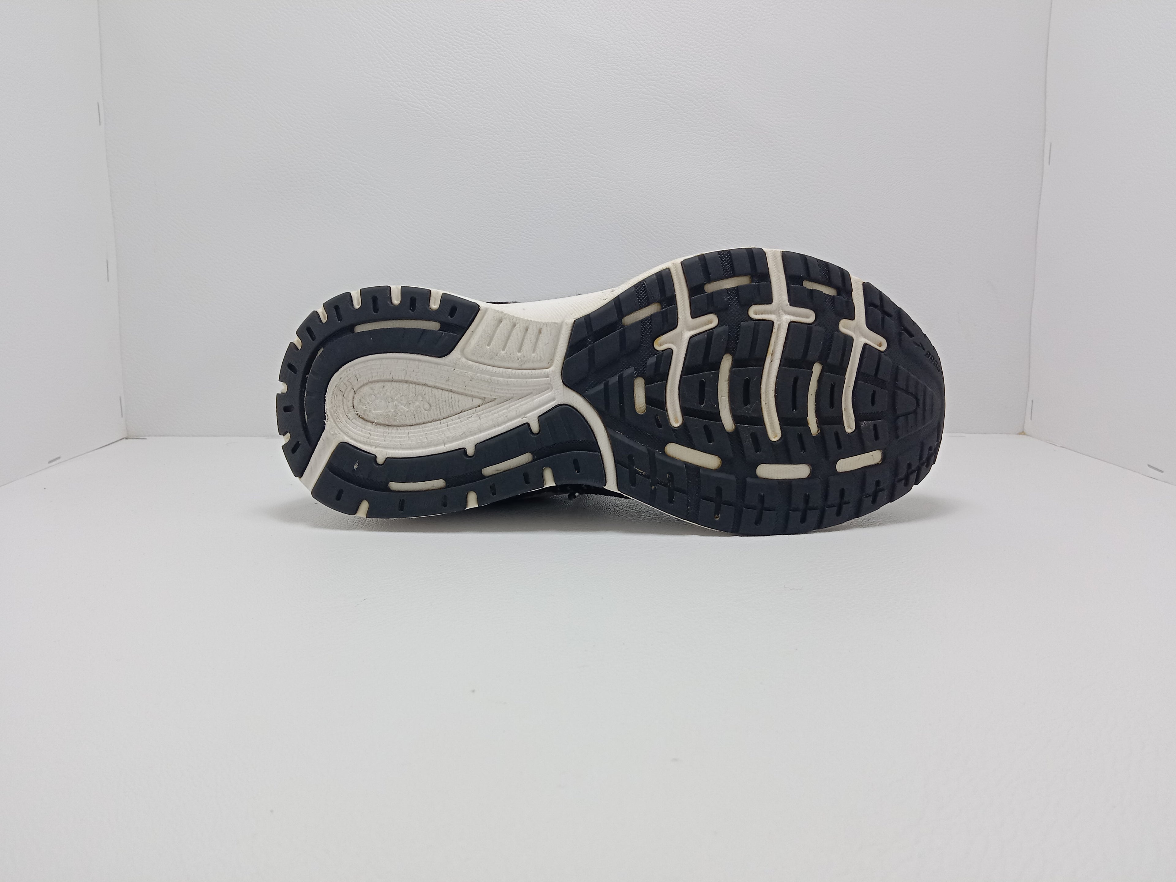 Brooks Running Shoes – Size 8.5 US (Men) – Black/White – Khunsa Collection