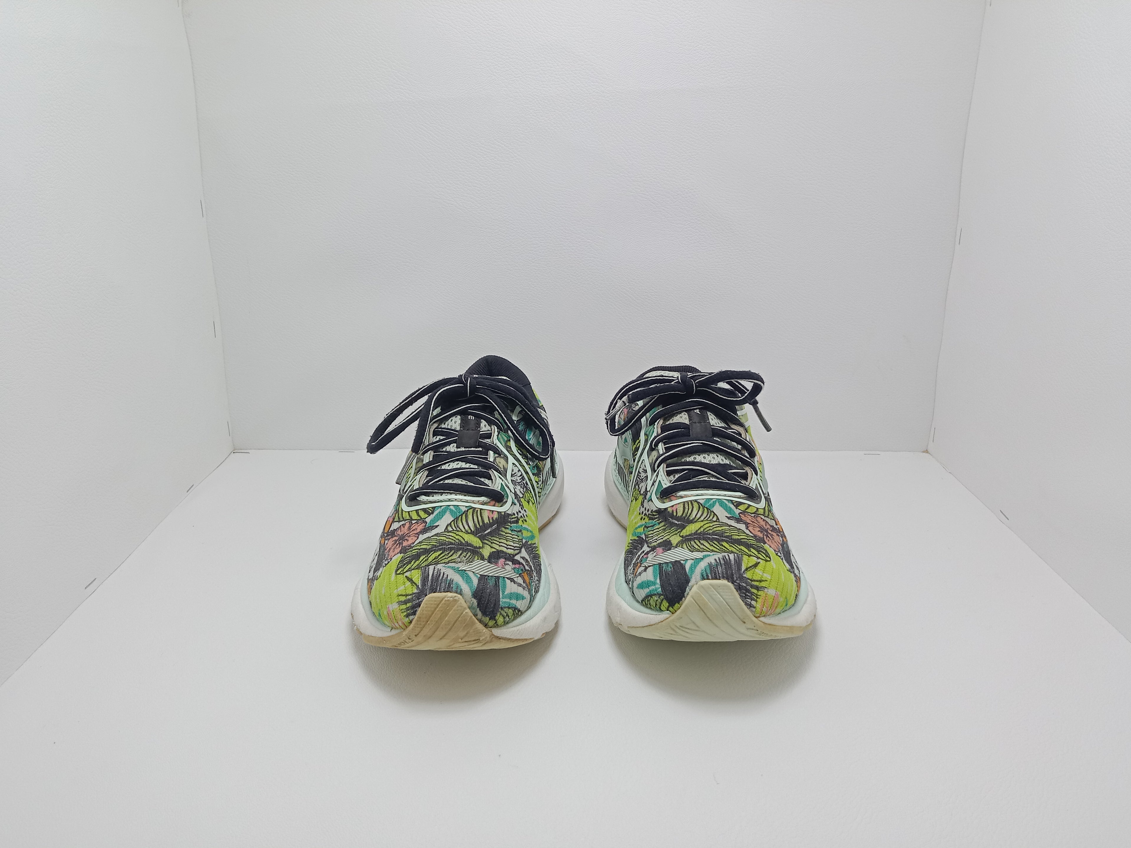 Brooks Running Shoes – Size 8 US (Men) – Multi-Color – Khunsa Collection