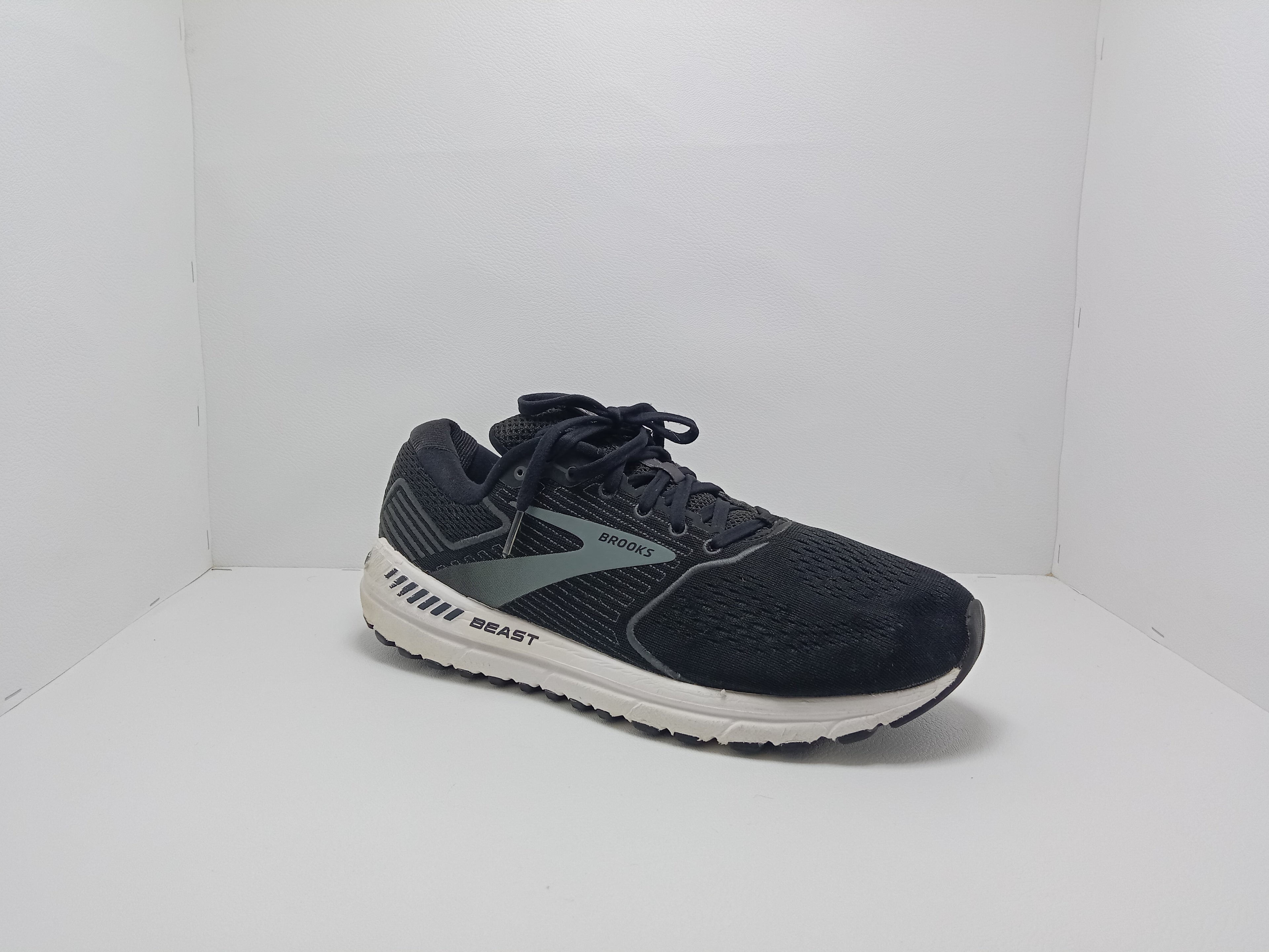 Brooks Beast Running Shoes – Size 11 US (Men) – Black/Grey – Khunsa Collection