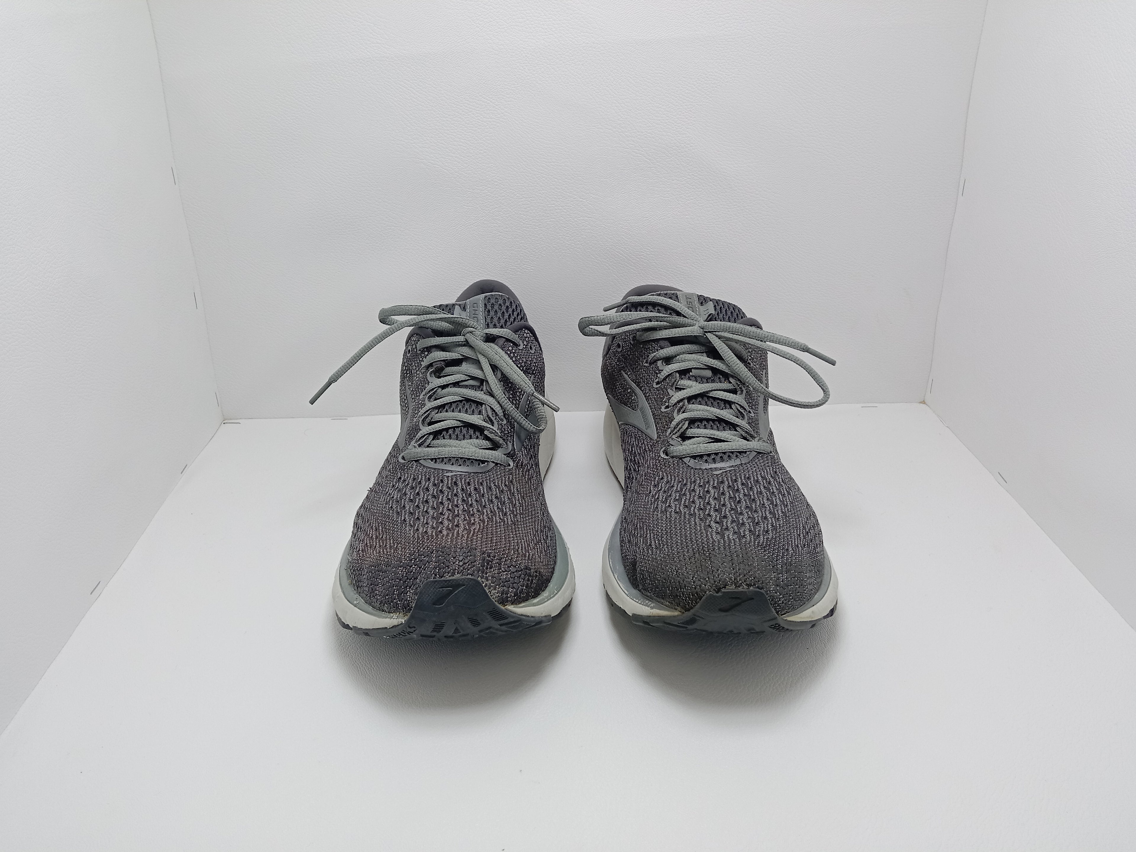 Brooks Running Shoes – Size 14 US (Men) – Grey/White – Khunsa Collection