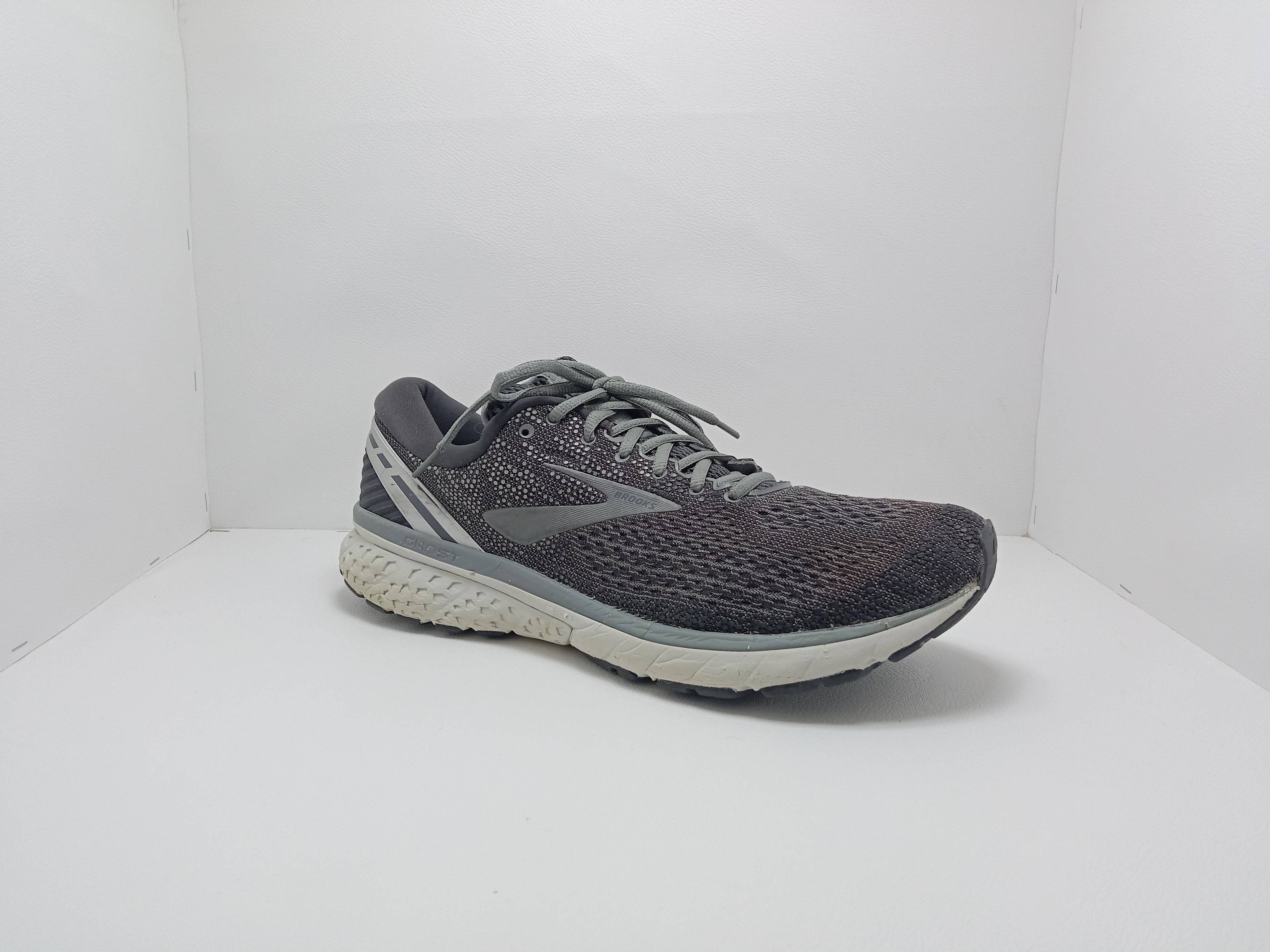 Brooks Running Shoes – Size 14 US (Men) – Grey/White – Khunsa Collection