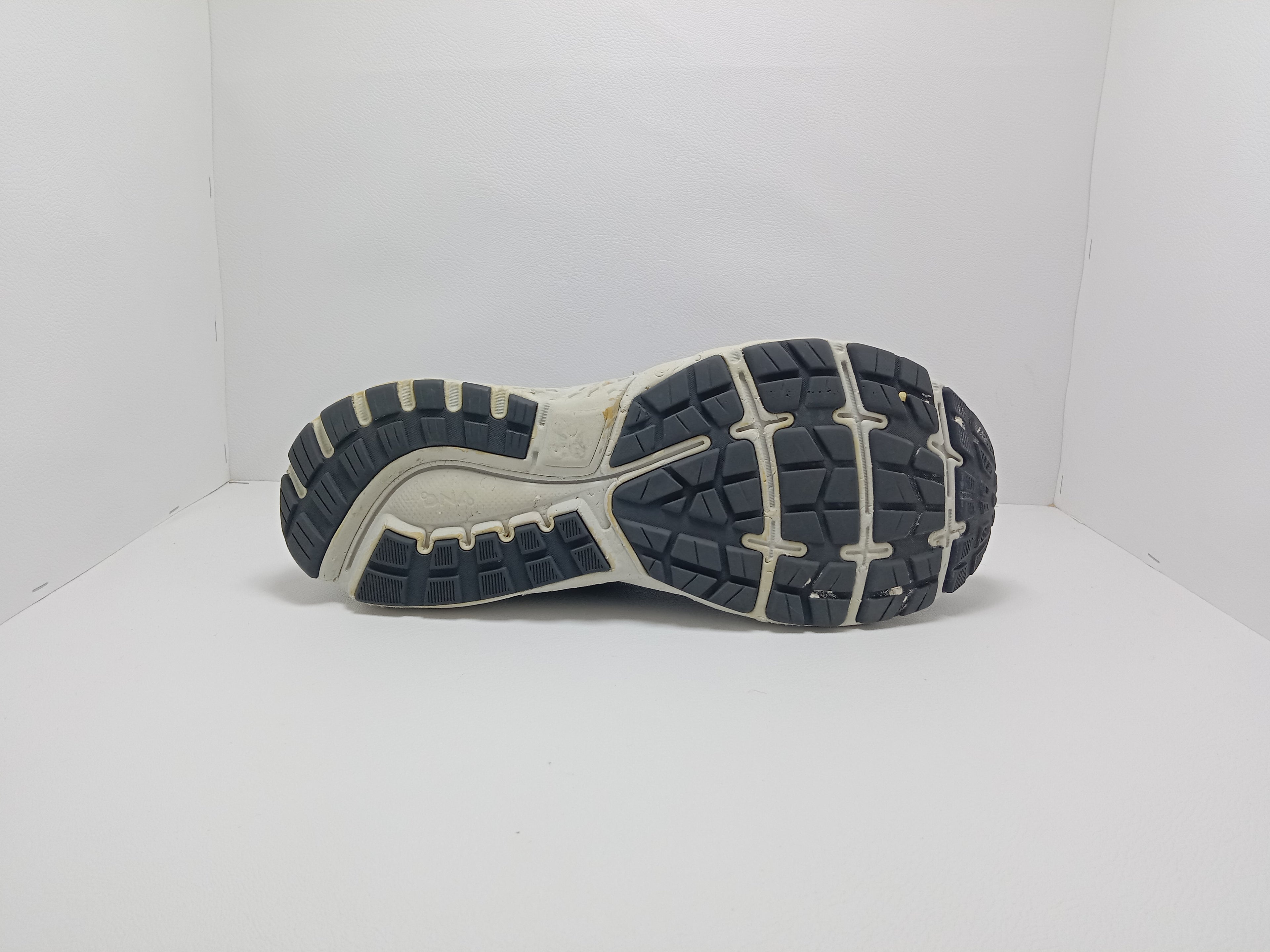Brooks Running Shoes – Size 14 US (Men) – Grey/White – Khunsa Collection