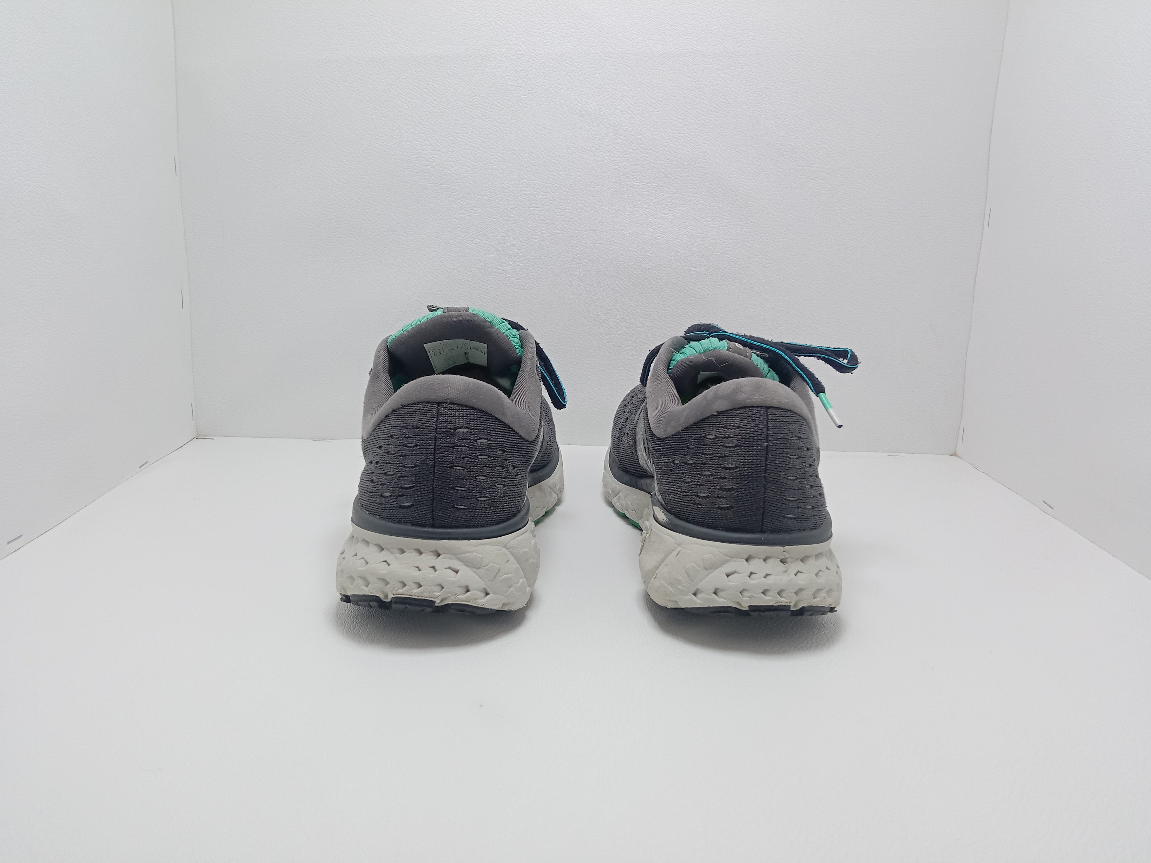 Brooks Running Shoes – Size US 8.5 – Premium Comfort