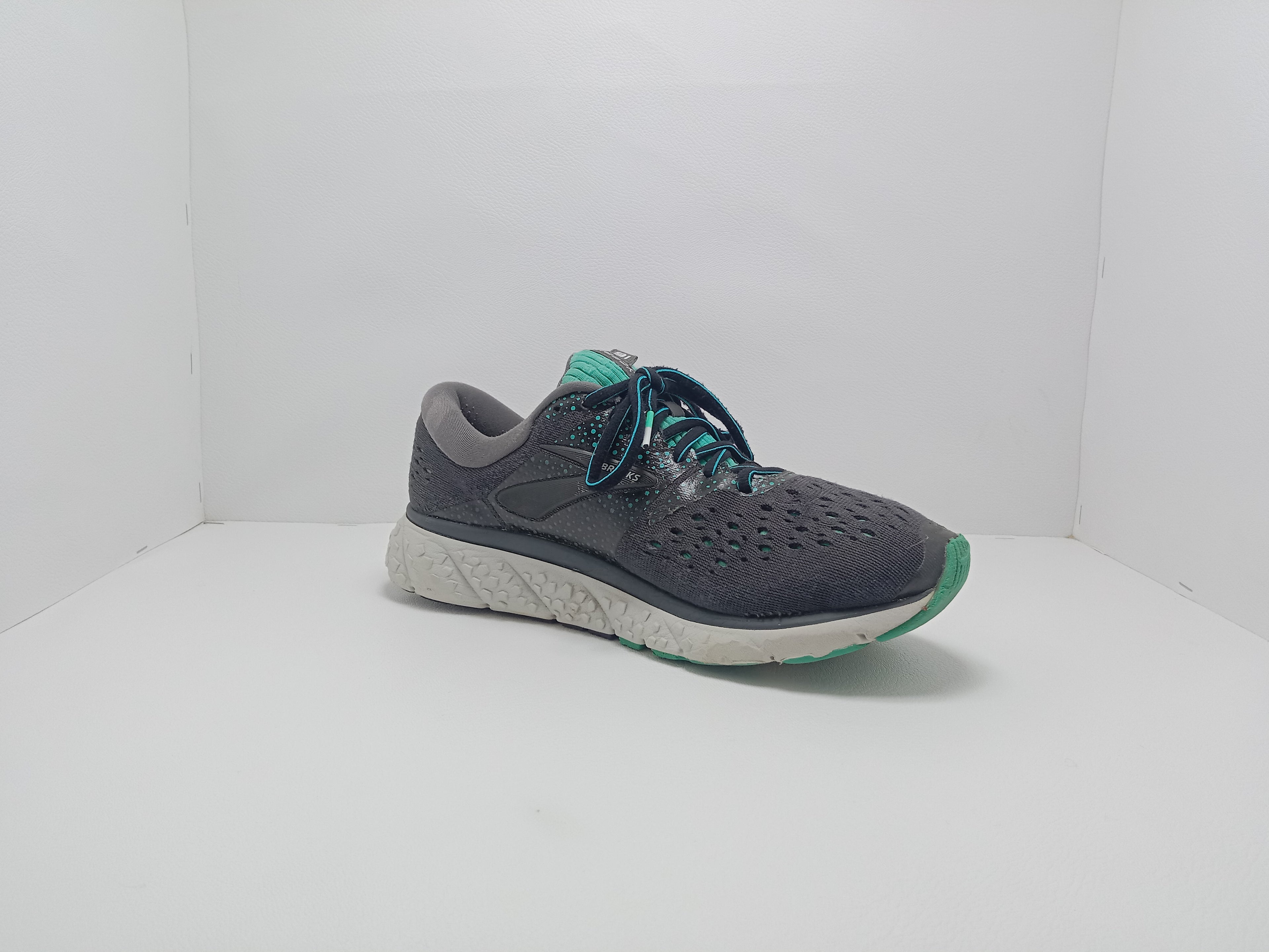 Brooks Running Shoes – Size US 8.5 – Premium Comfort