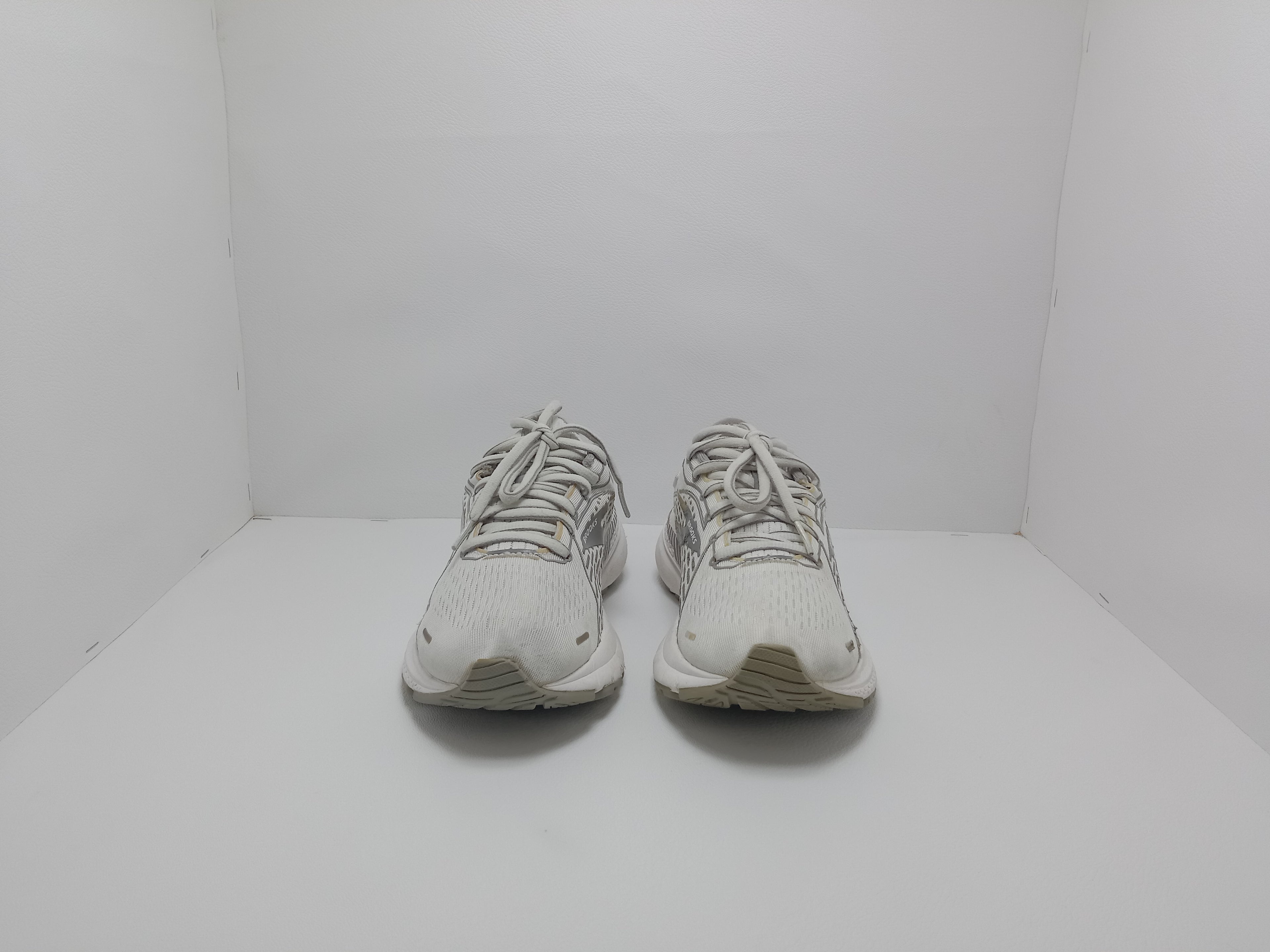 Brooks Running Shoes – Size 7 US (Men) – White/Grey – Khunsa Collection