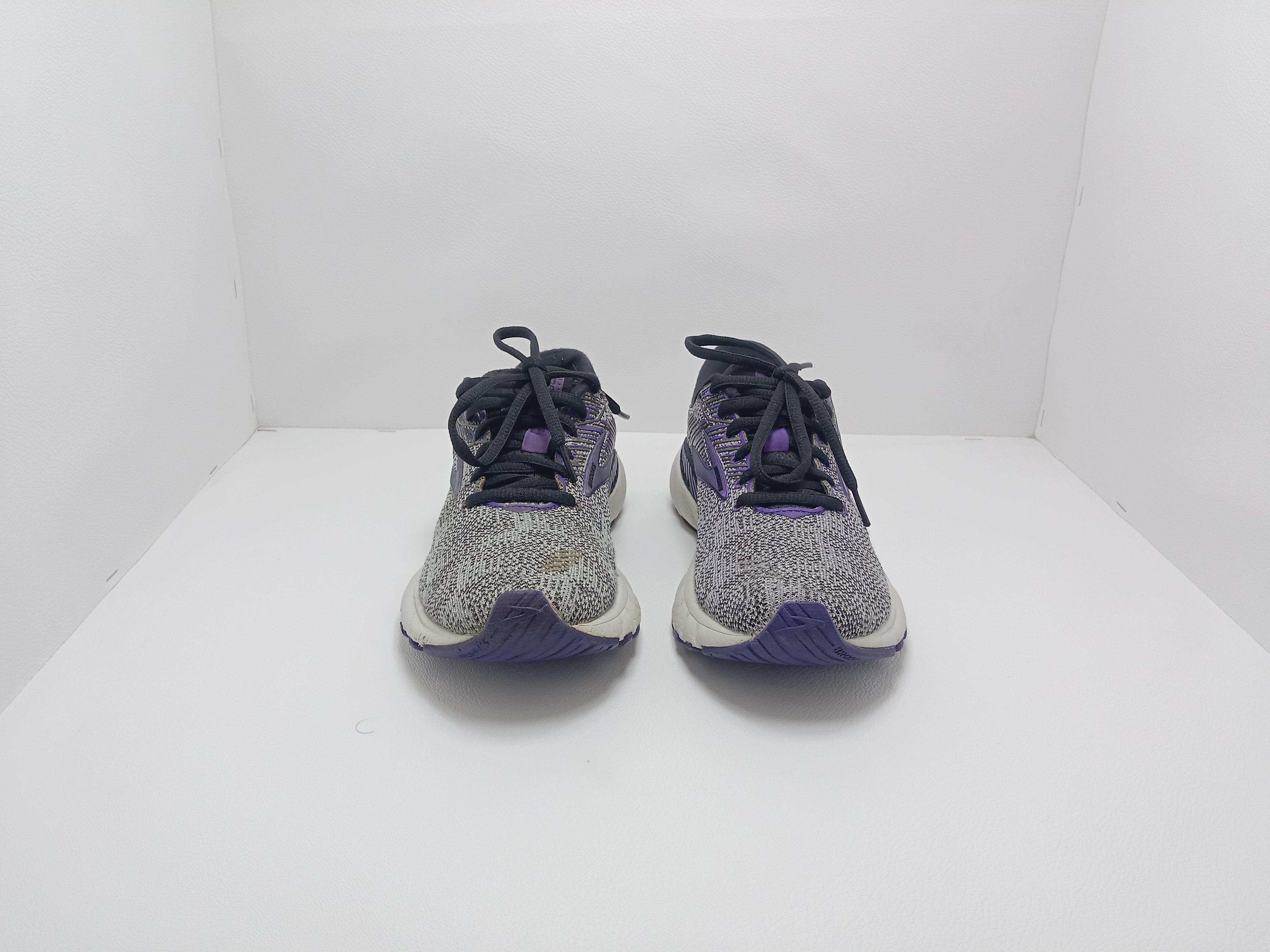 Brooks Grey-Purple Running Shoes – Size US 7.5 – Khunsa Collection