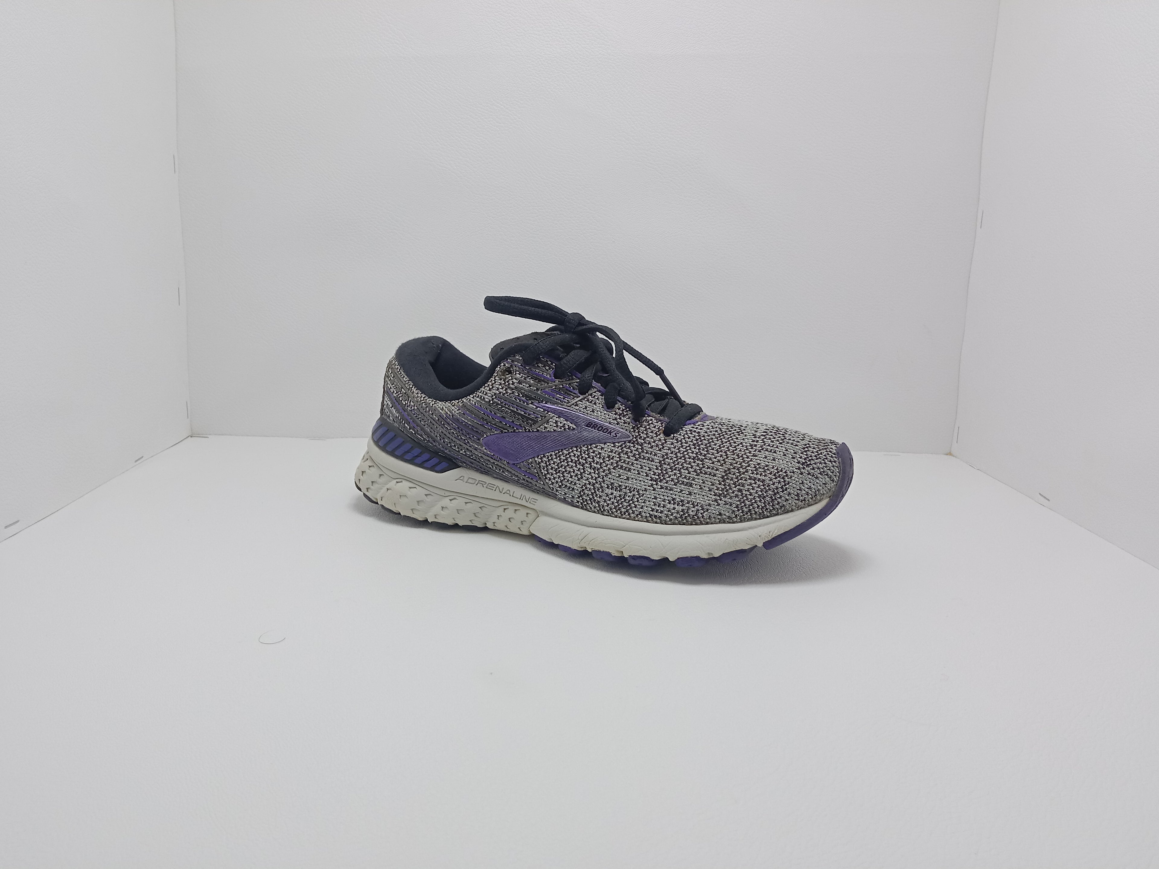 Brooks Grey-Purple Running Shoes – Size US 7.5 – Khunsa Collection