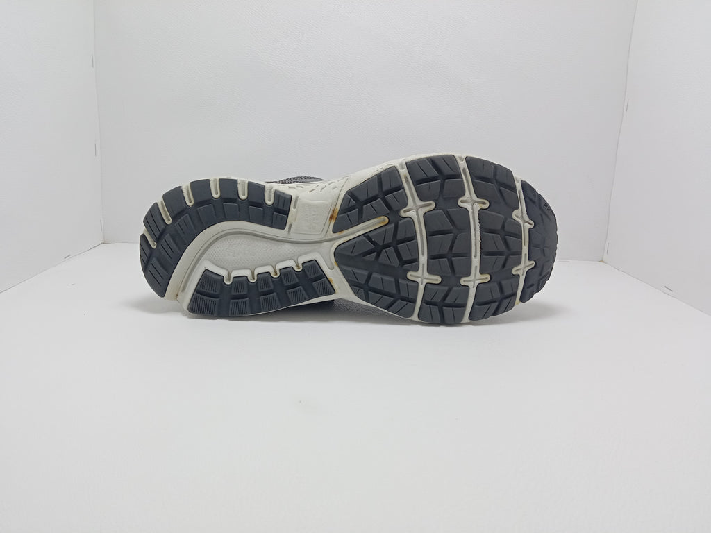 Brooks Running Shoes – Size 10 US (Men) – Grey/White – Khunsa Collection