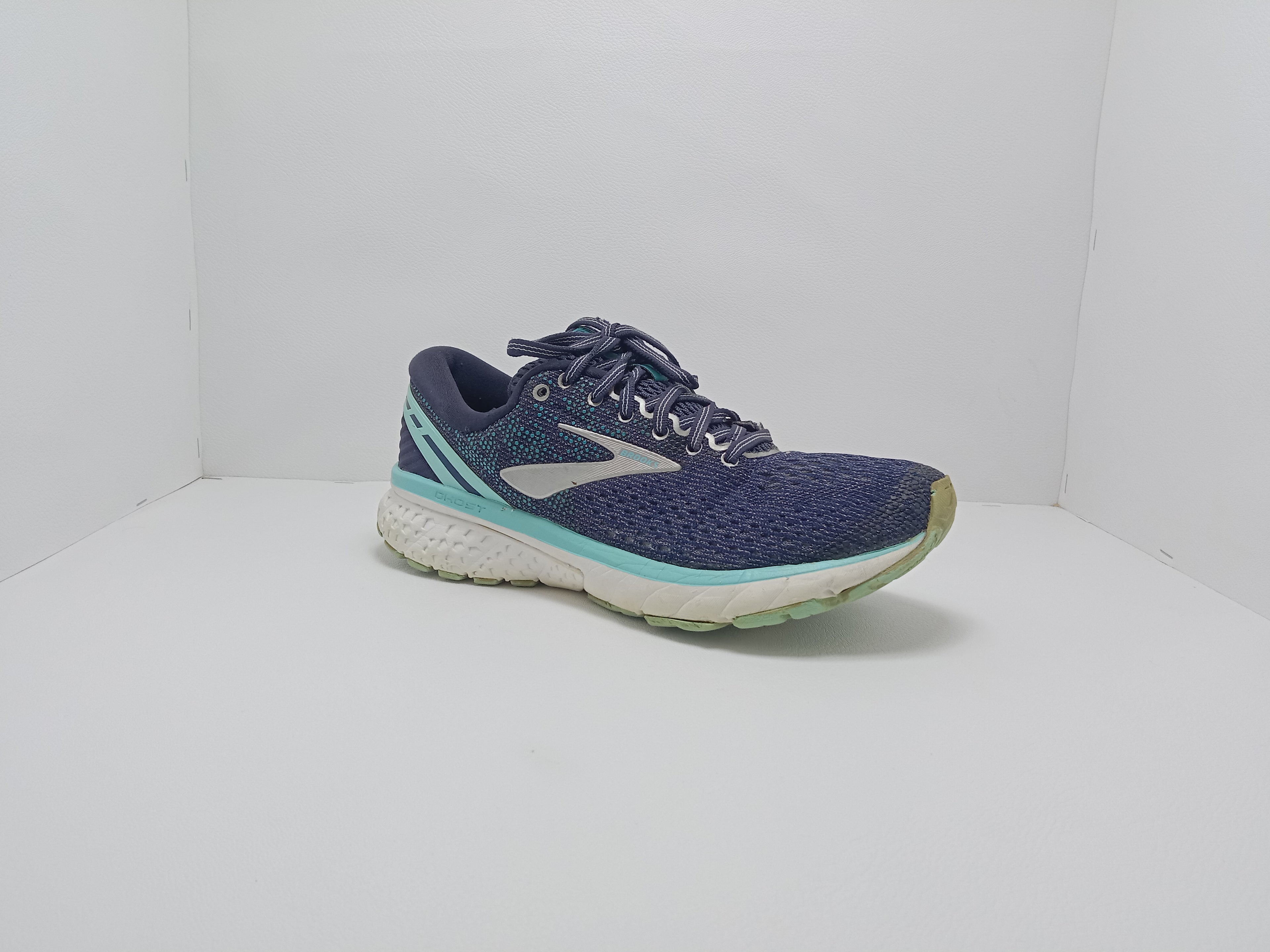Brooks Running Shoes – Size 8 US (Men) – Navy Blue – Khunsa Collection