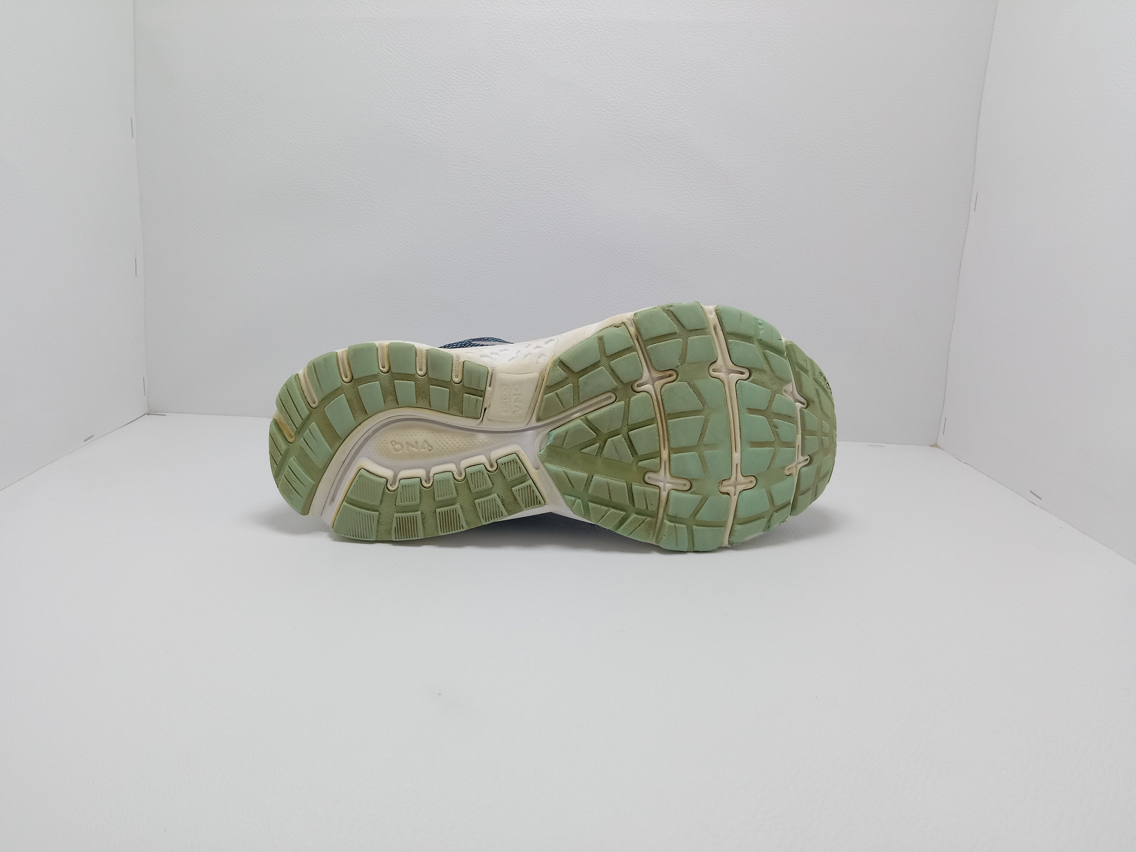 Brooks Running Shoes – Size 8 US (Men) – Navy Blue – Khunsa Collection
