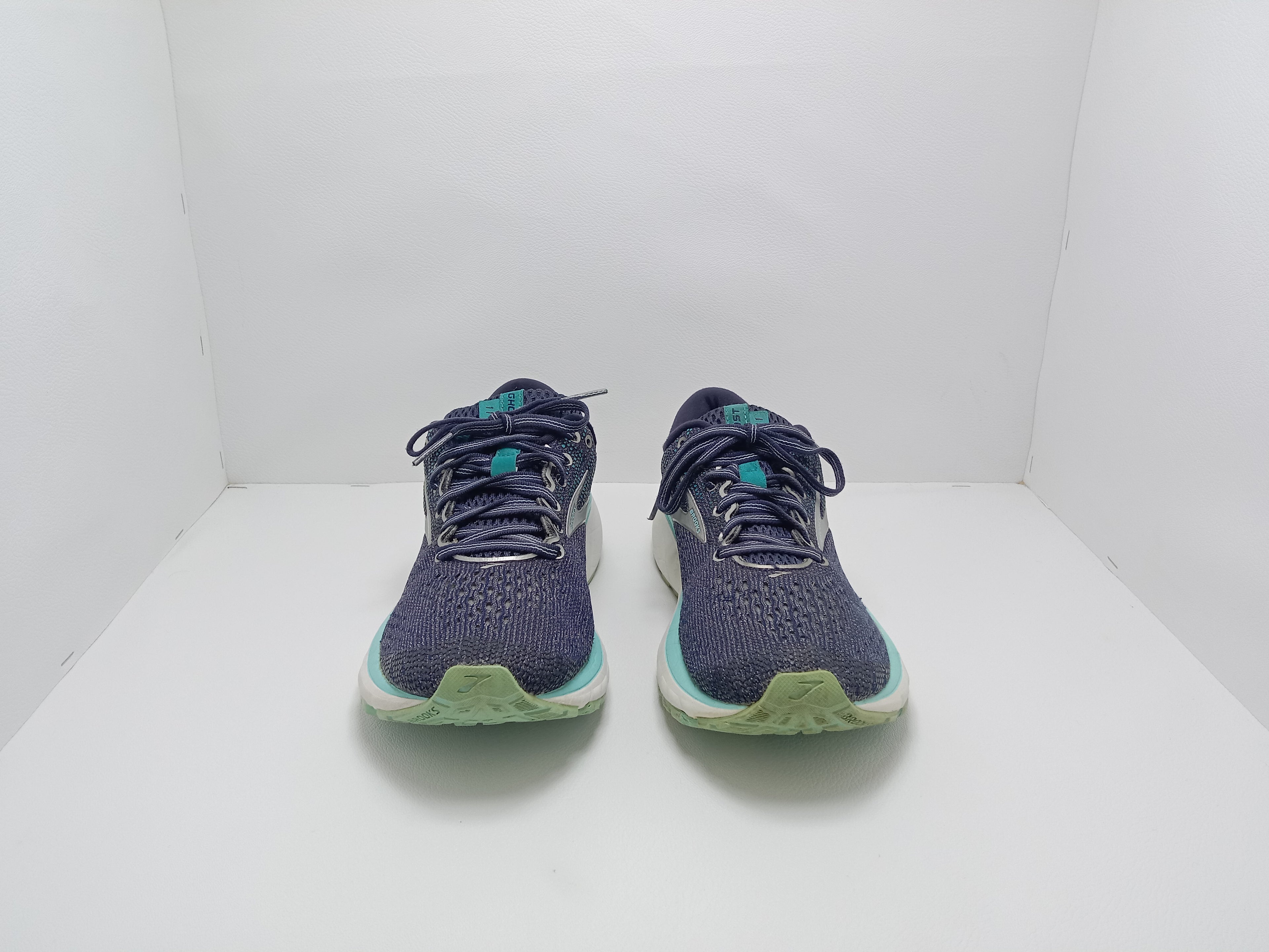 Brooks Running Shoes – Size 8.5 US – Navy/Teal – Khunsa Collection