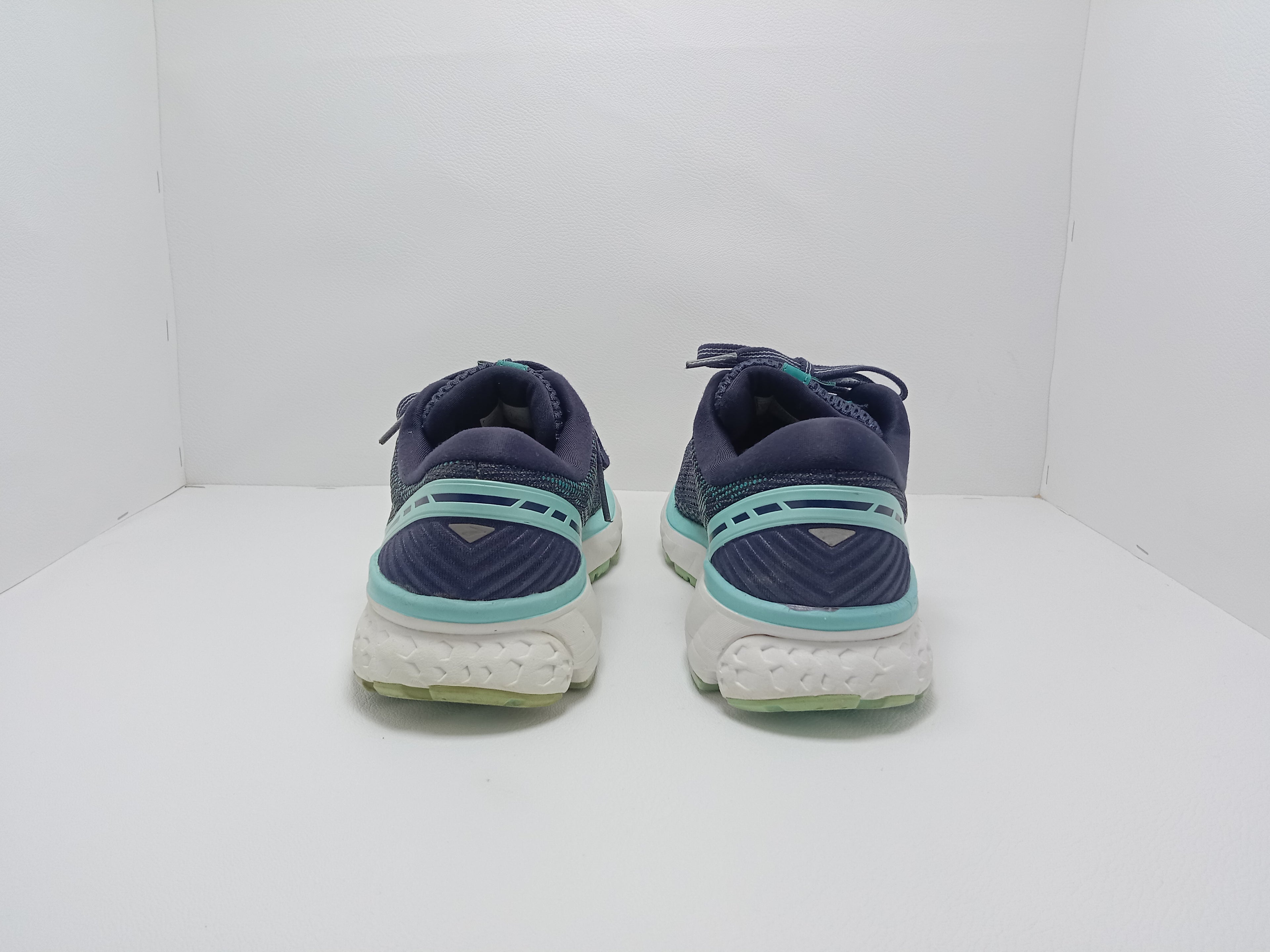 Brooks Running Shoes – Size 8.5 US – Navy/Teal – Khunsa Collection
