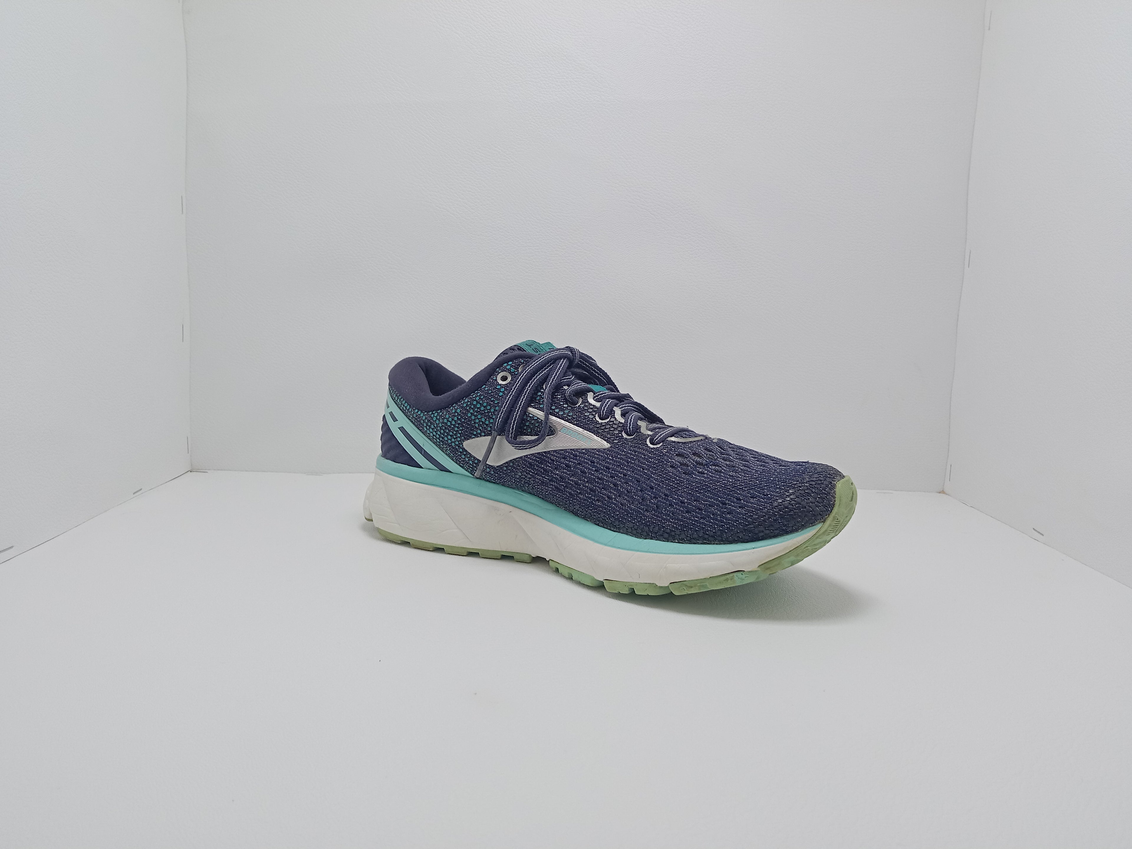 Brooks Running Shoes – Size 8.5 US – Navy/Teal – Khunsa Collection